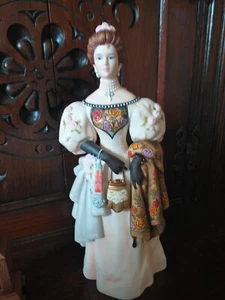 Avon Mrs Albee Porcelain Figurine 2000 - Elite President's Club Annual Award - Picture 1 of 15