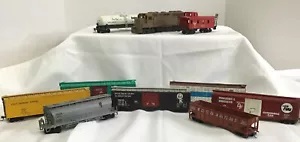 10 HO Scale Box Cars Including Locomotive Various Brands AS IS (C) - Picture 1 of 22