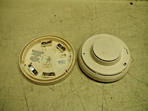 Siemens Cerberus Pyrotronics ILI-1 Ionization Smoke Detector With DB-3S Base - Picture 1 of 6