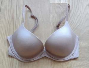 Sujetador Victoria's Secret 32D Desnudo Beige Vexioso Sexy Ligeramente Forrado Sujetador UW Usado en Excelente Condición - Imagen 1 de 3