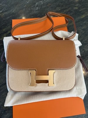 NUEVO HERMÈS Gold Epsom GHW Mini Constance C18 con sello de espejo 2025 Foto 1 de 4