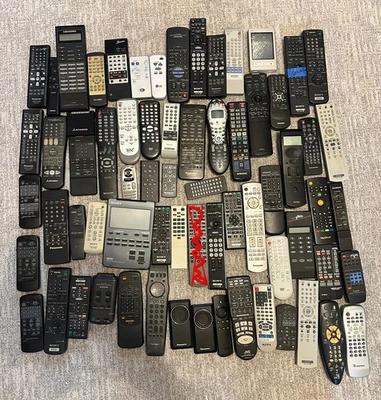 Huge Lot: Over 65 Remote Controls - Sony, Panasonic, JVC, Philips, Zenith, LG... - Imagem 1 de 4