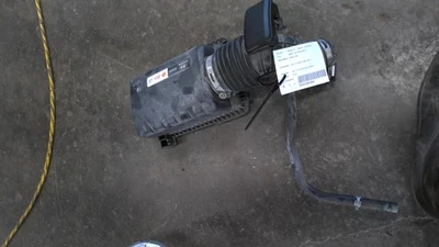 Conjunto de filtro de aire usado se adapta a: Hyundai Elantra 2017 sedán 2,0 grado A Foto 1 de 4