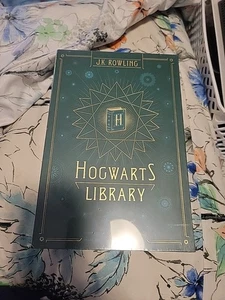 Hogwarts Bibliothek Hardcover Buch Box Set Harry Potter Beedle Bard Quidditch Biest - Bild 1 von 4