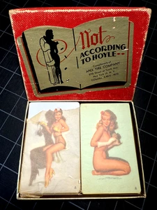 De colección Años 40 NO SEGÚN HOYLE PIN-UP CHICAS JUGANDO CARTAS Doble Deck ¡NUEVO EN CAJA! - Imagen 1 de 15