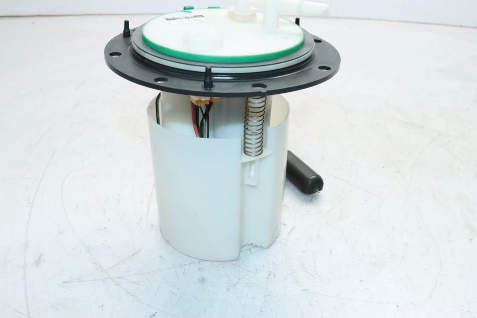 Conjunto de bomba de combustible Subaru Impreza 2012-2014 sedán CVT Y8064 Foto 1 de 4