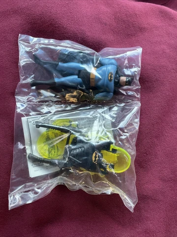 Vintage Batman the Animated Series Mail Away Battle Helmet Batman Kenner 1995 Cover