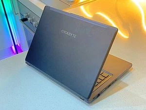 GIGABYTE GHG3PK intel®Core™i7•USB 3.0•Backlit•HDMI•14”LED## 3035 - Picture 1 of 9