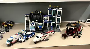 Lego City Police Station, Hospital and Robbers Hideout - Picture 1 of 10