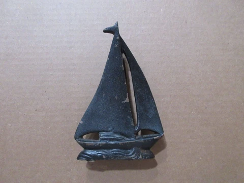 VINTAGE BLACK CAST IRON SAILBOAT DOOR KNOCKER Cover