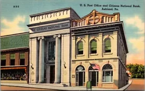 Tarjeta postal vintage de Ashland Pennsylvania Post Office & Citizens National Bank 18588 - Imagen 1 de 2