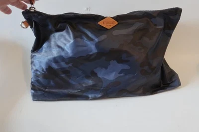 女式 MZ Wallace 蓝色黑色迷彩尼龙手拿包 — 第 1/4 张图片