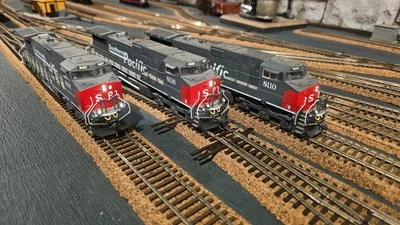 HO KATO Southern Pacific SP C44-9W trio #8110, 8116 & 8137 w/DCC & Tsunami Sound - Image 1 of 4
