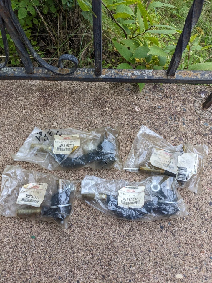 OEM Mitsubishi Montero Inner and Outer Tie Rod End Set MB315776 MB241171 - Image 1 of 1