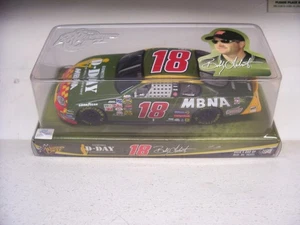 2004 1/24 #18 BOBBY LABONTE MBNA D-DAY WINNERS CIRCLE CHEVY MONTE CARLO - Picture 1 of 6