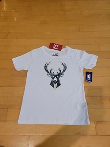 Milwaukee Bucks Woman's Tshirt Size Small - Picture 1 of 4