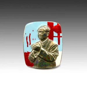 VINTAGE CHINESE CULTURAL REVOLUTION METAL CURVED SIDED LAPEL PIN MAO ZEDONG - Bild 1 von 1