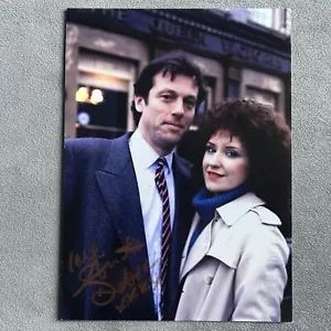 Anita Dobson - Genuine Hand Signed 5x7 Photo - Autograph - Eastenders - Picture 1 of 1
