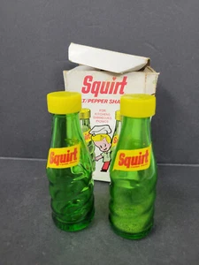 VINTAGE 1950/60'S SQUIRT GLASS BOTTLE SALT & PEPPER SHAKERS WITH BOX - Picture 1 of 3