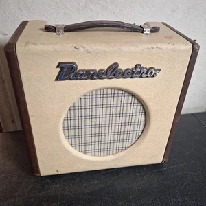 Danelectro Nifty Fifty Verstärker Vintage mit Kabeln - EINSCHALTEN - SIEHE FOTOS - Bild 1 von 8