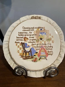 VINTAGE Ceramic Wall Plaque Home Embroidered Hoop Look Kitschy Decor Country - Picture 1 of 14