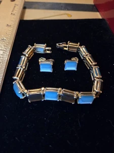 Set orecchini clip bracciale pollici tono oro pietre marroni blu Monet vintage - Foto 1 di 7