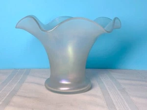 STEUBEN, VERRE de SOIE RUFFLED FLOWER, FLORIFORM VASE, NICE IRIDESCENCE, NICE~~~ - Picture 1 of 8