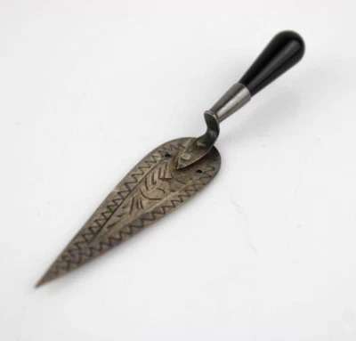 Piccolo Segnalibro in Metallo Vintage Antico D'Epoca Forma Cazzuola Argento 925 - Immagine 1 di 4