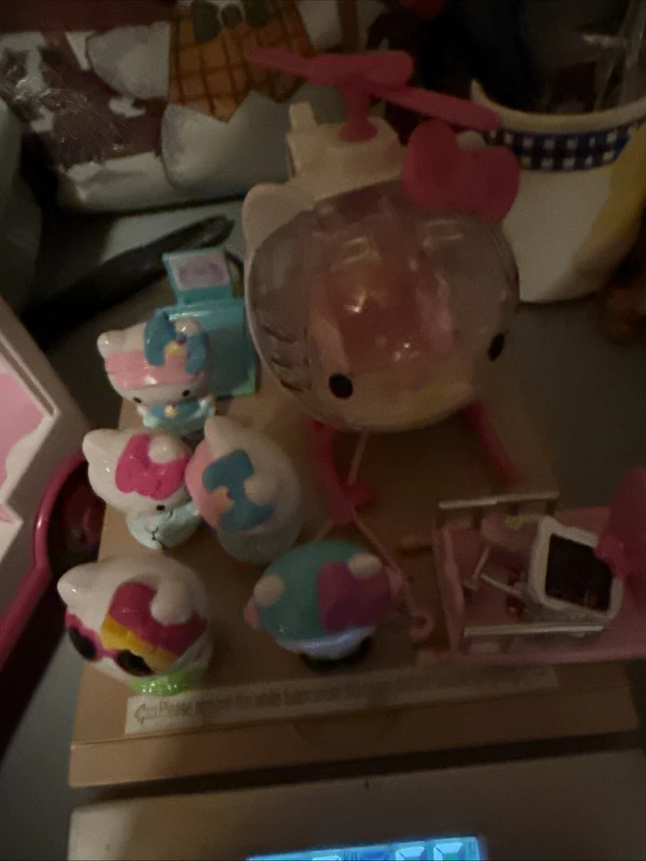 Hello Kitty спасения аварийный автобус + вертолет с 5 Hello Kitty фигурки неполный - Изображение 1 из 4