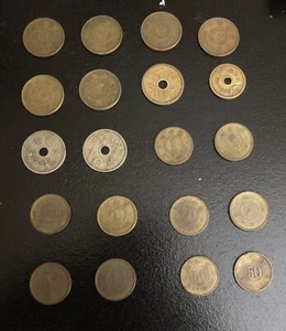 1920-1949 Japan 5,50 Sen,1,5 Yen Lot Of 20 Vintage Coins-Brass,Copper Nickel - Picture 1 of 4