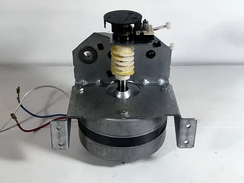 41A4252-7B 123D0100 OBJY2188B72 132B1953 30B387 motor of Chamberlain Garage Door - Image 1 of 4