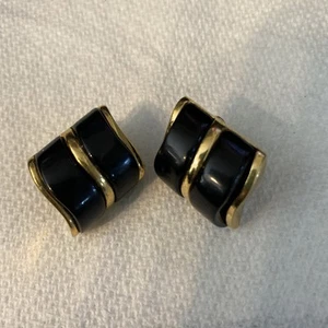VTG MODERNIST CHUNKY BLACK GLASS GOLD WAVE EARRINGS CLIP-ON STUD HEAVY 1”+ - Picture 1 of 5