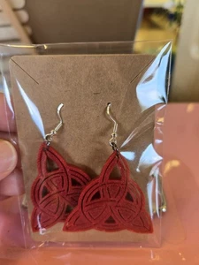 Rubinrote Ohrringe im keltischen Design mit Sterling Silber Haken - Bild 1 von 1