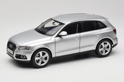 09242IS Audi Q5 8R Ice Silver Kyosho 1:18 - Image 1 of 4