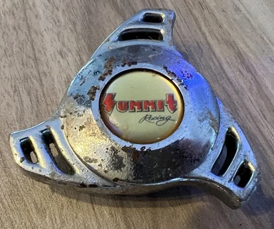 Центральная крышка спиннера колеса Summit Racing с 3 штангами - Изображение 1 из 4