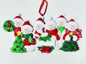 Personalisierter Christbaumschmuck "SCHNEEFAMILIE" mit 6,7 & 8 mit Geschenktüte - Bild 1 von 9