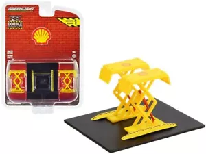 1:64 Automotive Double Scissor Lift -- Shell Oil -- Greenlight - Picture 1 of 1