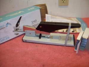 BLUE SUMMIT Heavy Duty Stapler 240 Sheet Capacity (13 mm/23 mm) w/2000 staples! - Picture 1 of 5
