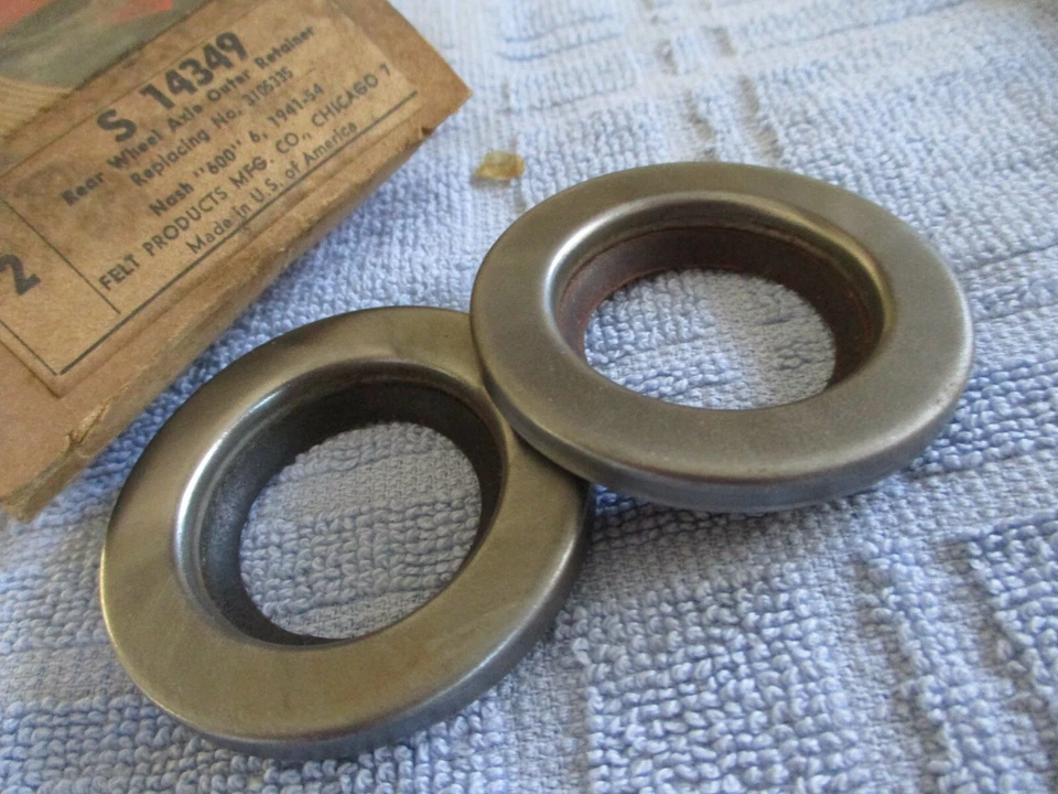 1941 42 46 47 48 49 50 51 52 53 54 + NASH "600"  + Rear Wheel Outer Seals  NOS Foto 1 de 1