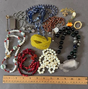 1 LB MIXED LOT DESTASH COSTUME JEWELRY LOT FOR USE REPAIR CRAFTS REPURPOSE (2) - Picture 1 of 7