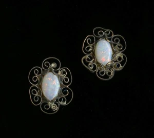 14K Solid Yellow Gold 6mm Oval White Fire Opal Patina Finish Stud Earrings )ym - Picture 1 of 2