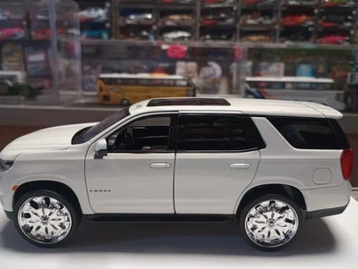 MAISTO 1/26 МАСШТАБ ' 21 CHEVY TAHOE С ВРАЩАЮЩИЕСЯ КОЛЕСА #20051 (НОВЫЙ БЕЗ КОРОБКИ) - Изображение 1 из 4