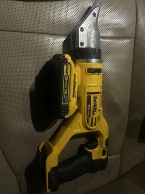 Cizalla Dewalt usada con batería de 20V Foto 1 de 2
