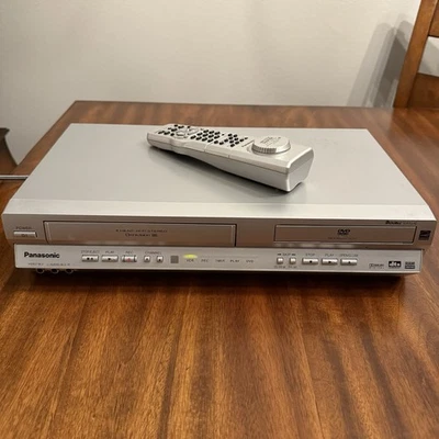 Panasonic PV-D4735S Combo VCR/DVD con Control Remoto Universal - Probado Foto 1 de 4