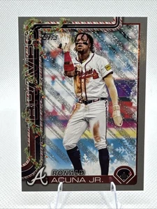 2025 Topps Holiday - Ronald Acuña Jr. #H62 Glitter Parallel - Bild 1 von 3