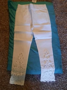 Capri Pants - Picture 1 of 9