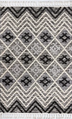 Alfombra negra de poliéster sin respaldo Momeni Odessa 5'3" X 7'6" Foto 1 de 4