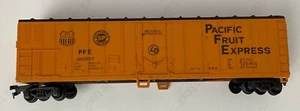 LIMA HO-SCALE PACIFIC FRUIT EXPRESS PFE 300207 50-FT MECHANICAL REFRIGERATOR BOX - Picture 1 of 6