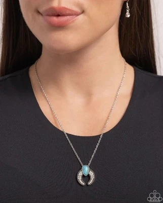 Collar Paparazzi Herradura Alta Turquesa y Estrás Foto 1 de 2