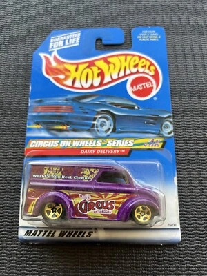 Camión de reparto de lácteos púrpura Hot Wheels tienda de circo payasos más pequeños del mundo Foto 1 de 2